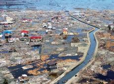 Tsunami di Thailand berapa banyak orang yang meninggal